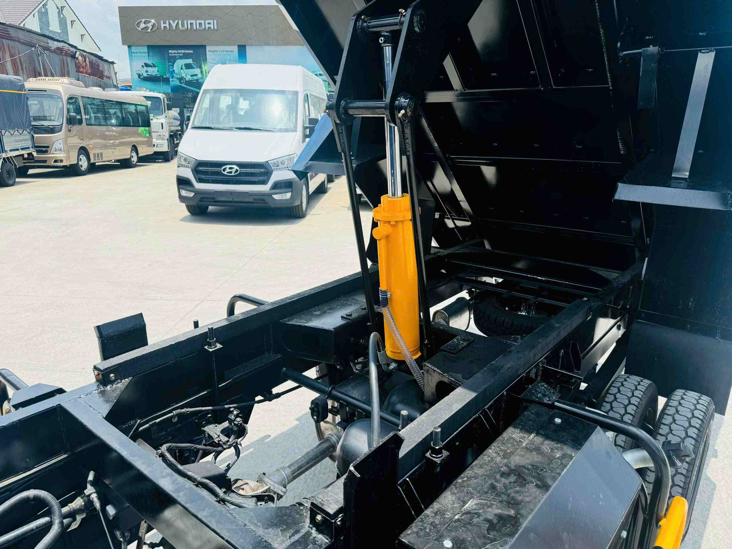 hyundai new porter h150 thung ben 21 c0pD4JEzkB Hyundai Porter H150-E5 - 1,4 Tấn - 3,1 Mét