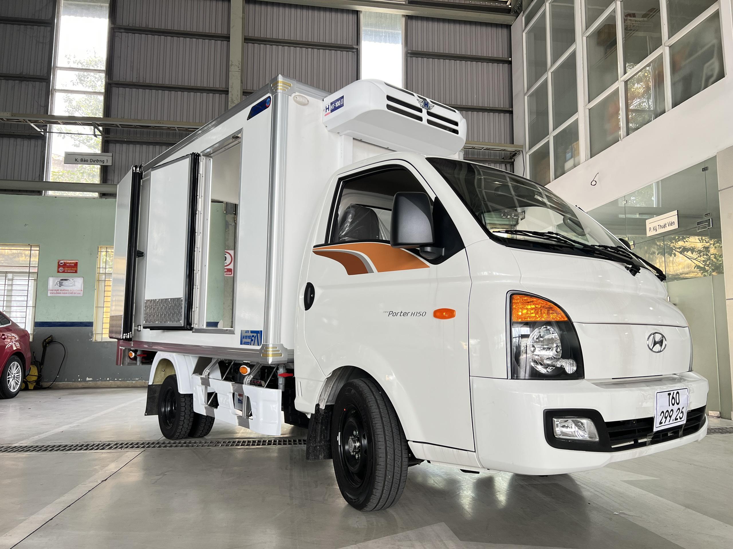 dong lanh2 Hyundai H150-E5 1,5 Tấn Thùng Đông Lạnh -18°C - 3,2 Mét