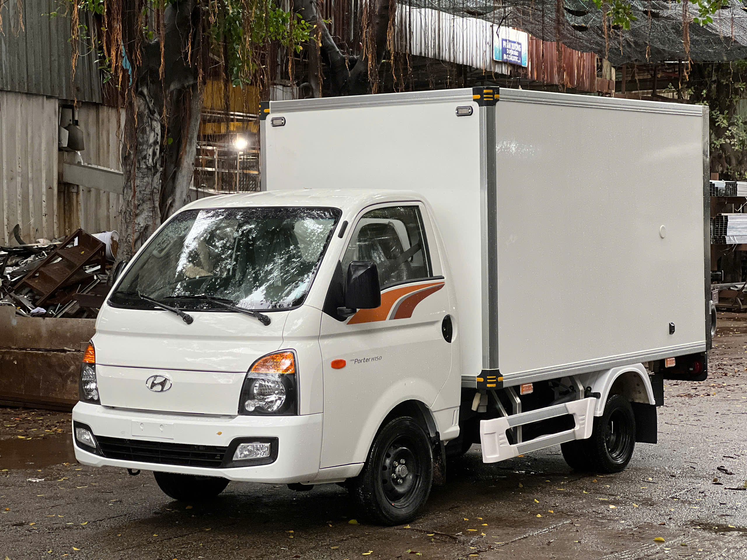 z6347462572119 eb15fa8a9c6930a74d01bb73c6b35bbd Hyundai Porter H150-E5 - 1,4 Tấn - 3,2 Mét